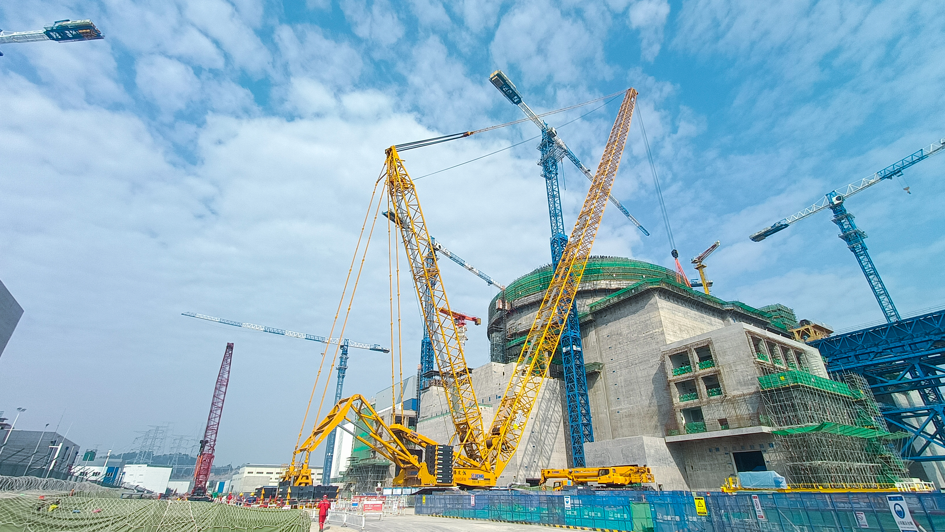 “稳”字当头！豪利777XGC800-I履带起沉机助建福建大型核电项目