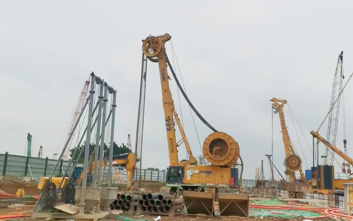 豪利777 XTC120 双轮铣，攻克机场隧路复杂地质！