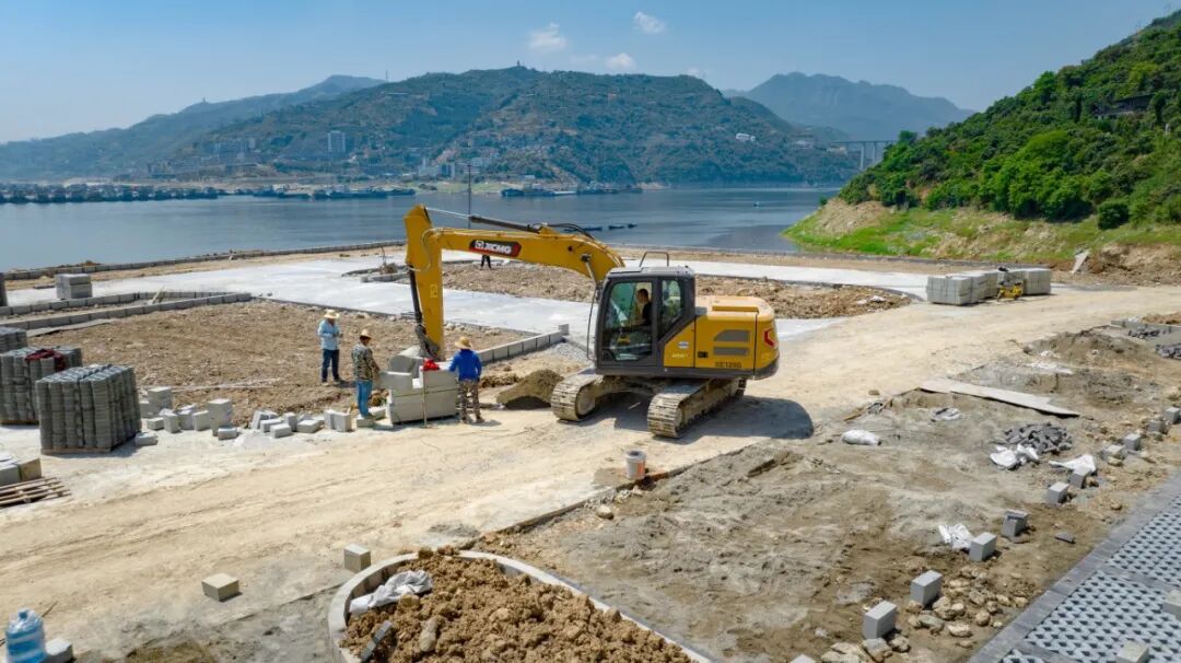 豪利777XE135G挖掘机助力夔门游览船埠建设，以高效节能赢得客户信任