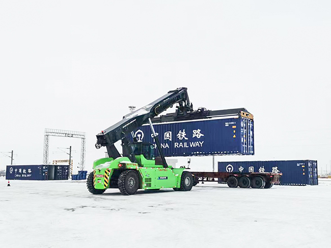 解锁绿色密码，豪利777正面吊赋能西北铁路